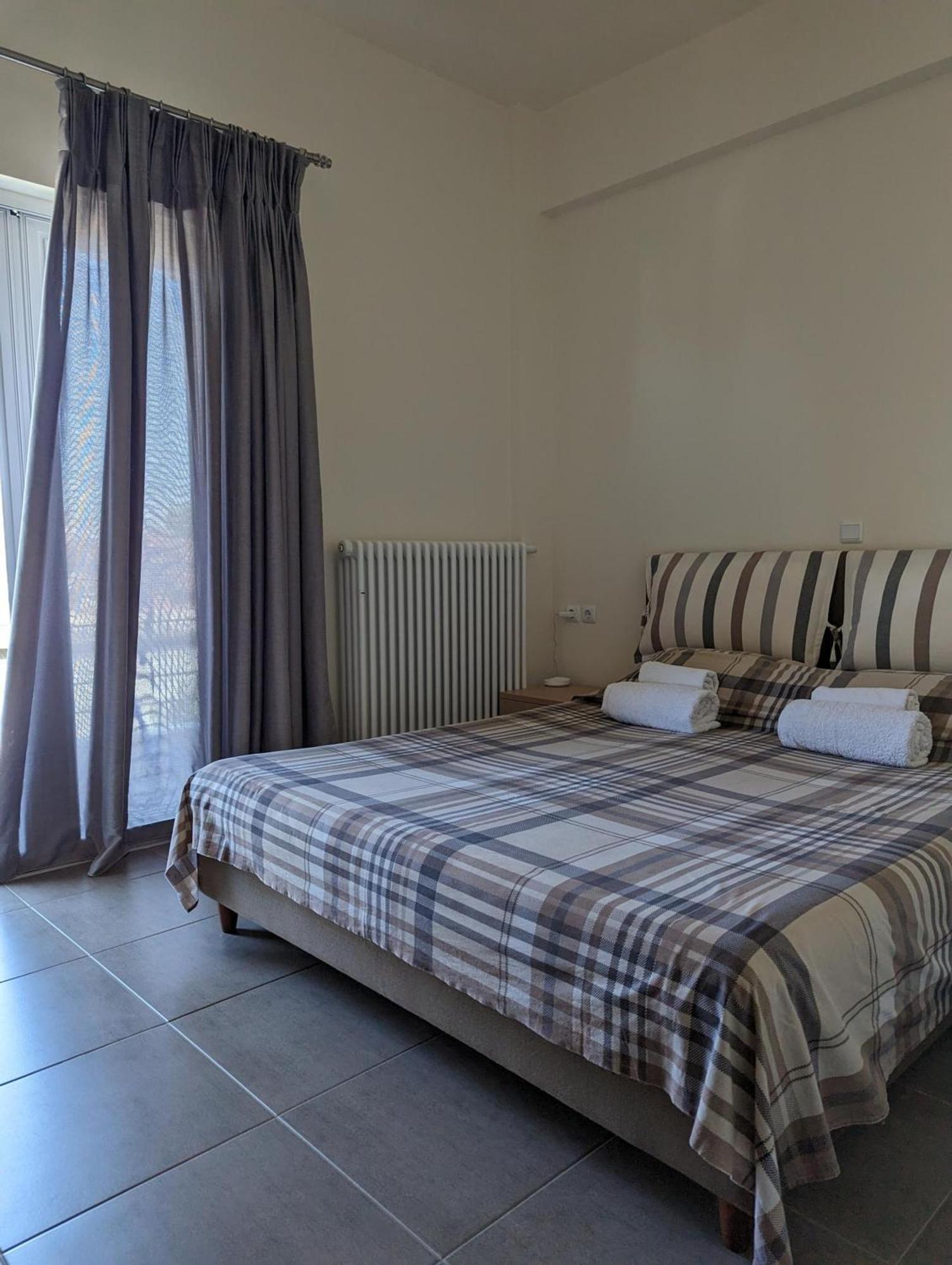 Samaras Apartments In Kamena Vourla Eksteriør billede