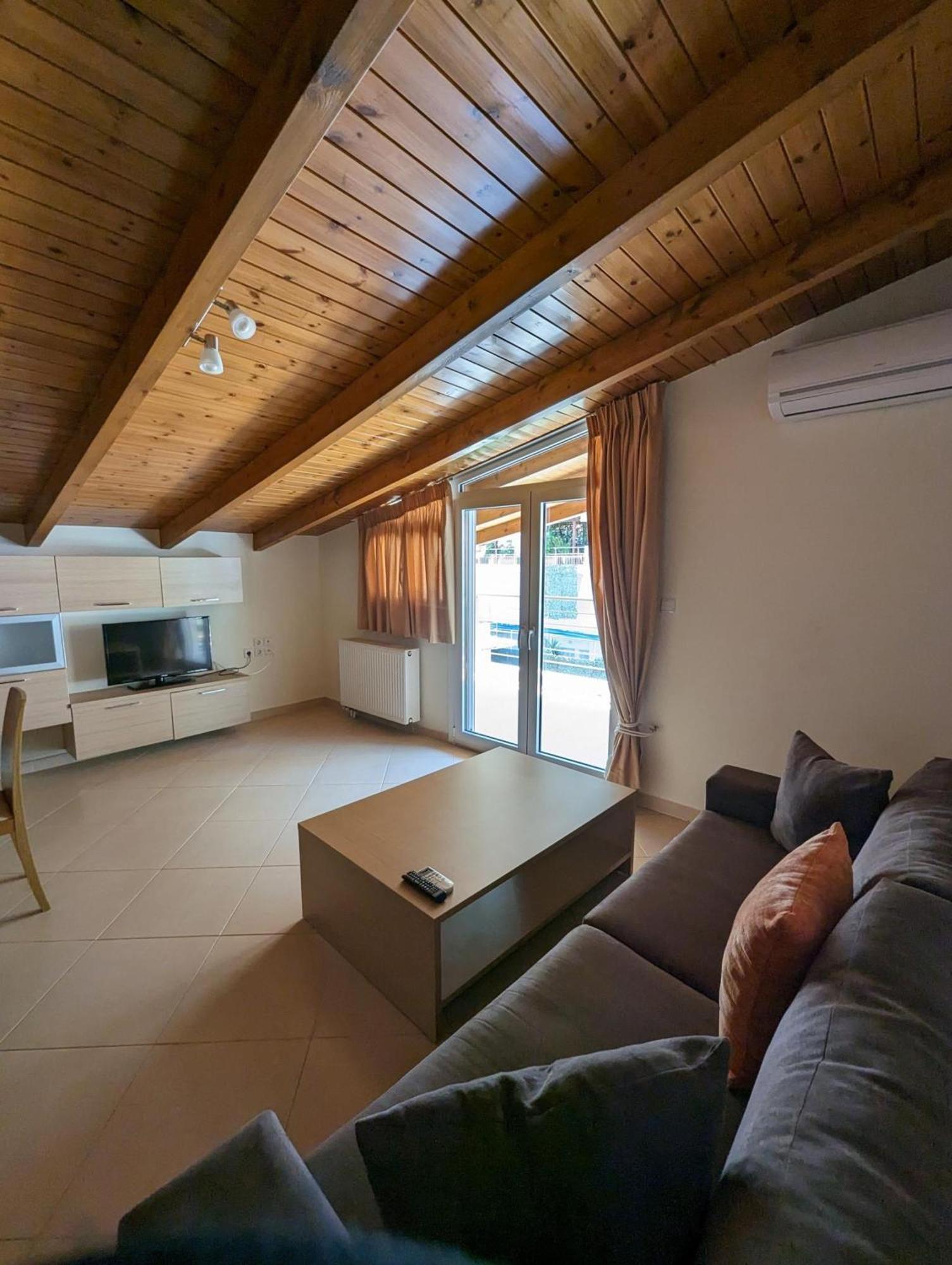 Samaras Apartments In Kamena Vourla Eksteriør billede